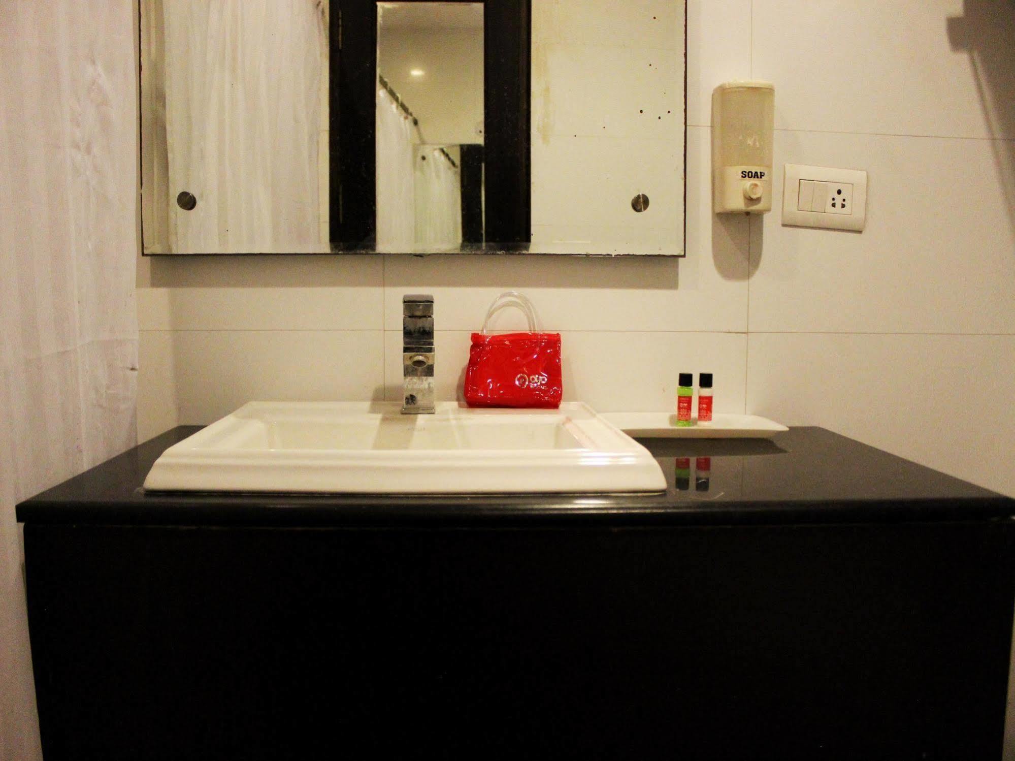 Hotel Siam International Delhi Zewnętrze zdjęcie